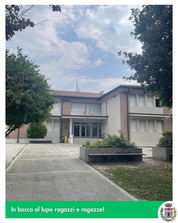 💪🏼 IN BOCCA AL LUPO RAGAZZI E RAGAZZE! 🐺 Domani iniziano gli esami: la vostra prima grande prova, ma soprattutto un t...