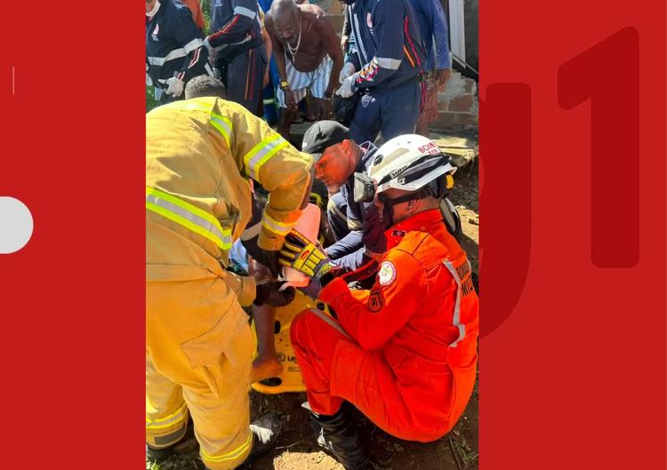 Criança é resgatada após ficar presa sob escada de concreto que desabou na Bahia