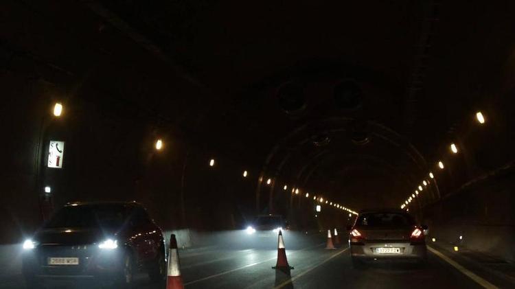 Transportes "reforzará" en el Huerna los trabajos en el túnel del Negrón tras el desprendimiento de una losa