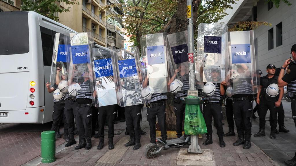 "Un jour sombre pour la Turquie"&nbsp;: le pouvoir prend le contrôle d'une chaîne TV de l'opposition