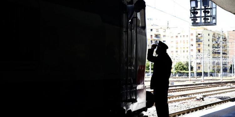 Urto tra due treni, circolazione ferroviaria sospesa tra Milano e Genova