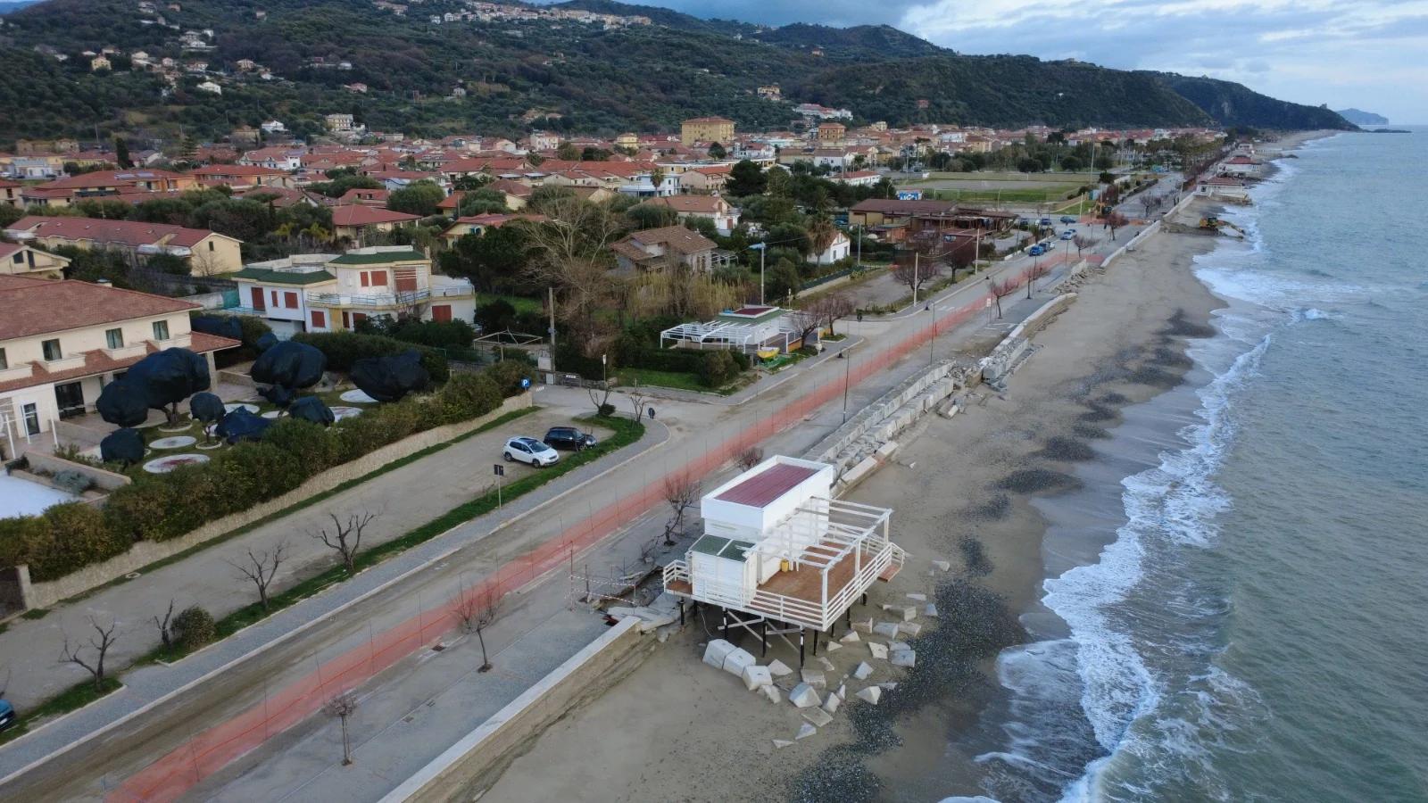 Erosione a Ascea, Codici denuncia il fallimento delle barriere