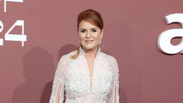 Sarah Ferguson perde homenagem em hospital após ligação com Epstein