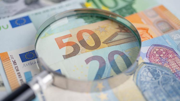 Nîmes : un employé de banque soupçonné d'une escroquerie d'un million d'euros