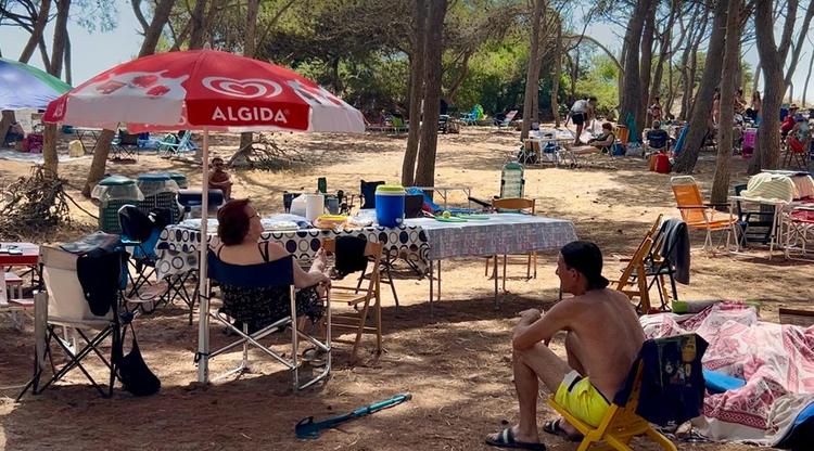 Otranto, borsa frigo e picnic in pineta: le vacanze low cost salentine