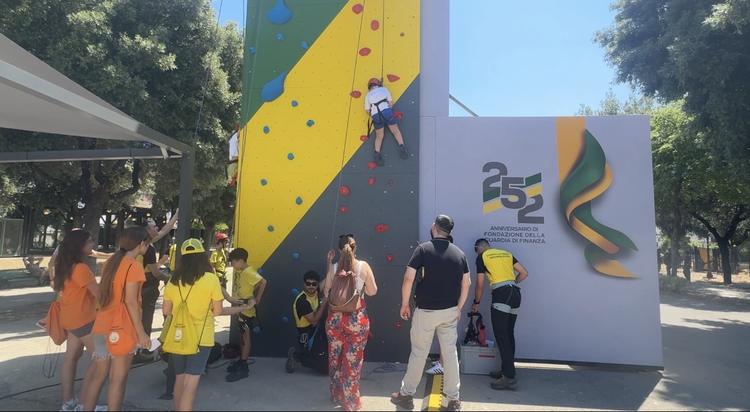 Foggia, grande successo di partecipazione per il Villaggio della Guardia di Finanza