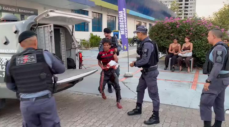 Homem armado com faca invade faculdade em Manaus e assusta funcionários