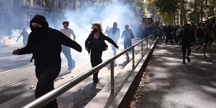 Domani terzo atto della protesta: Parigi teme un'esplosione delle rivolte studentesche a livello nazionale