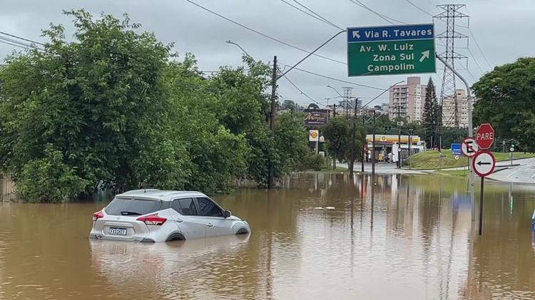 Chuva forte provoca alagamentos e interdições de vias em Sorocaba durante a madrugada