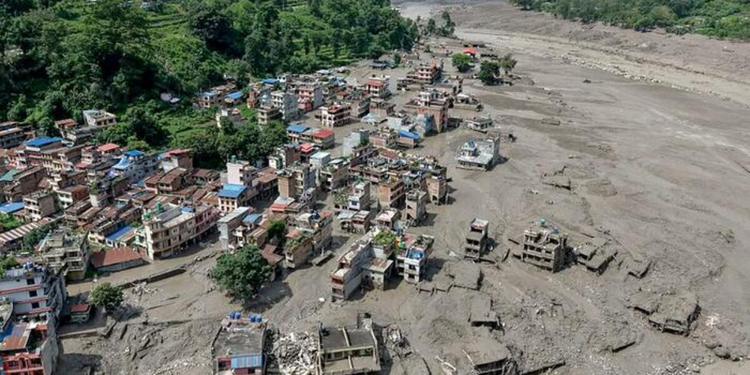 Alluvione tra Nepal e Tibet: almeno 95 morti, 291 stranieri irreperibili. Due italiani coinvolti, Tajani rassicura: "Sono in buone condizioni"