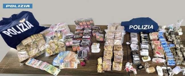 Maxi blitz a Pontecagnano: sequestrati 40 kg di hashish nei congelatori, arrestati due fratelli