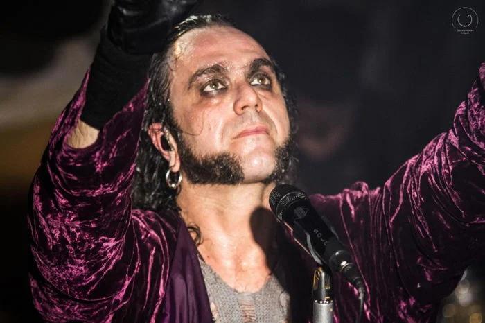 Vocalista do Moonspell sobre tradução literária: "É mal pago, mas adoro"