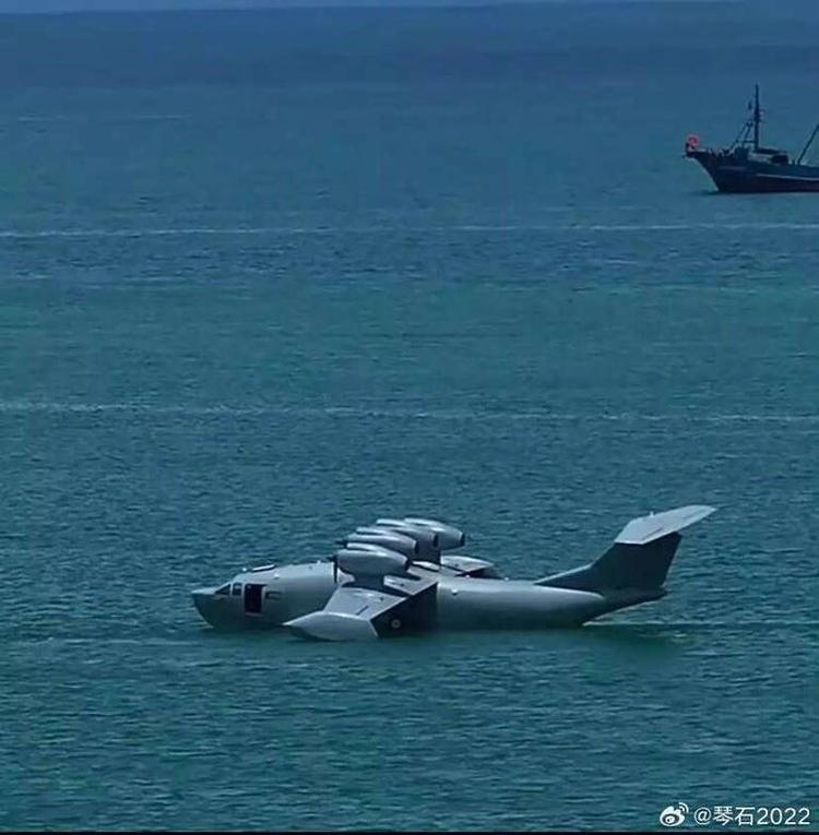 Il “mostro” cinese del mare ora fa paura: spuntano i piloni per armi sotto le ali