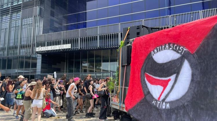 Montpellier : des centaines de teufeurs devant la mairie pour « revendiquer les droits à la fête libre »