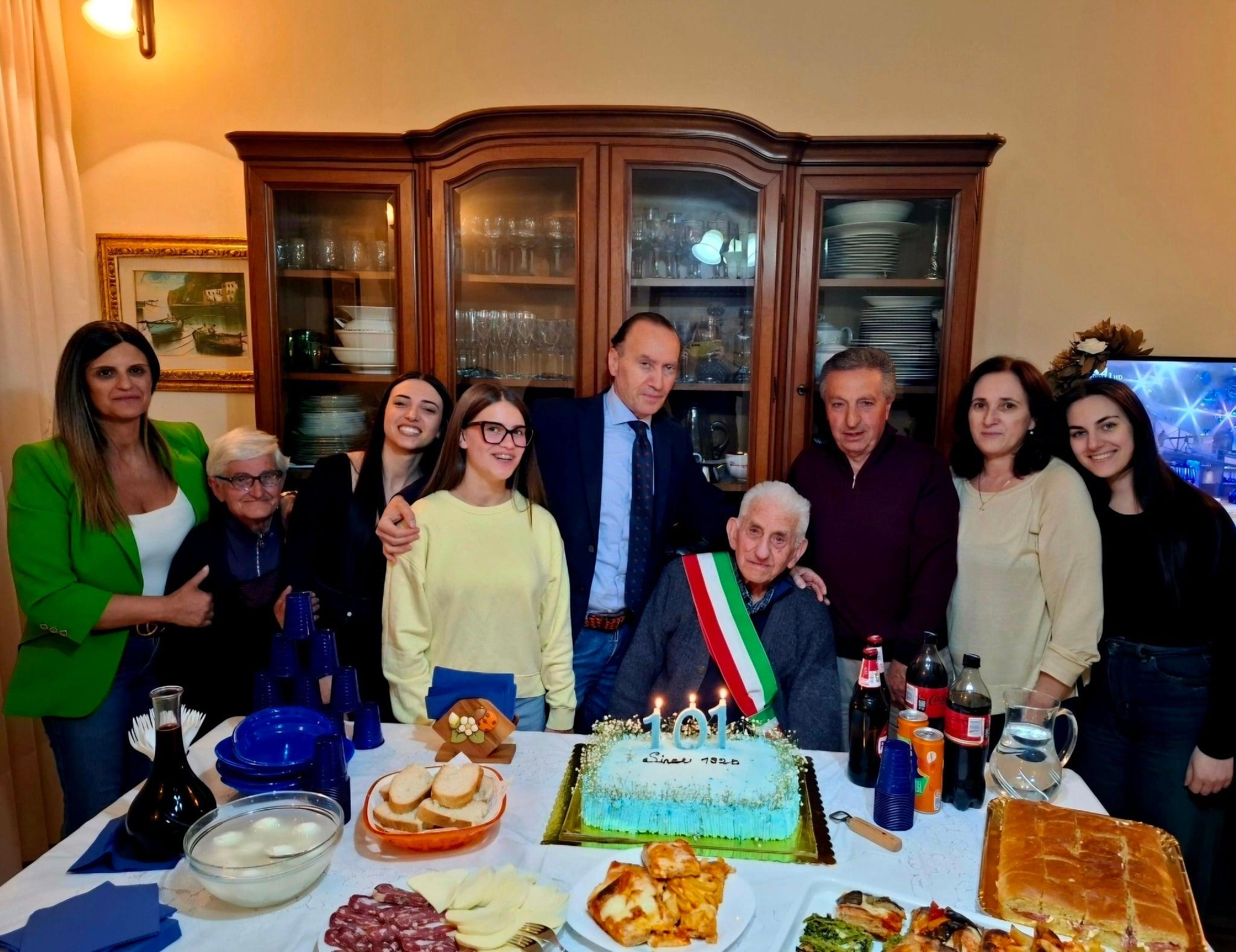 Montano Antilia in festa: Sebastiano Galletta compie 101 anni ed è sindaco per un giorno