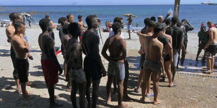 Ceuta, Madrid avverte Roma: "Riaprite i confini o adotteremo misure". La replica del governo: "L'Italia non accetta ultimatum"