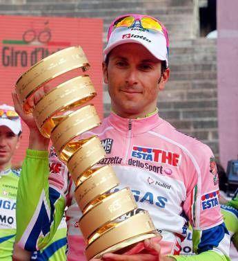 Fumo, Ivan Basso: "Da sportivo ed ex paziente oncologico dico sì a sigarette più care"