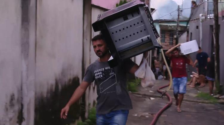 Saiba como ajudar famílias atingidas por incêndio que destruiu diversas casas no bairro São Jorge em Manaus