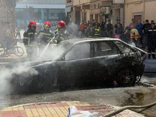 حريق مفاجئ بسيارة قرب فندق ميركور يستنفر السلطات بمدينة الناظور