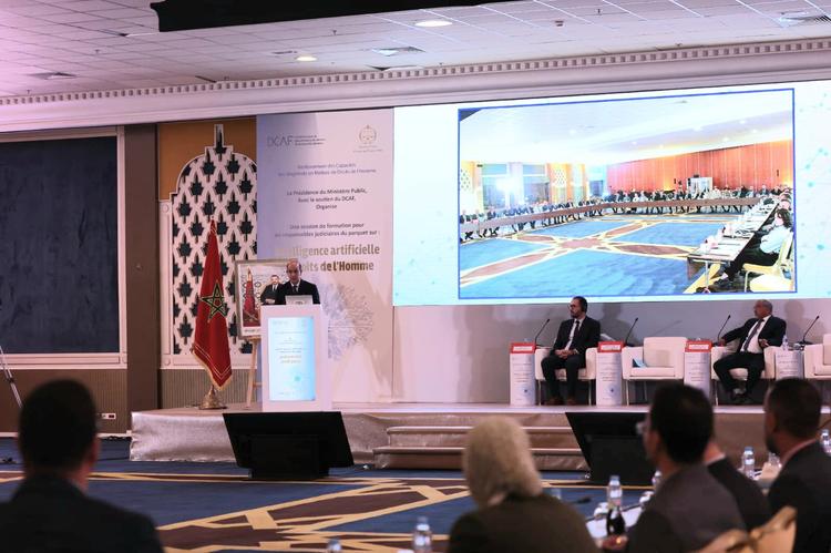 رئيس النيابة العامة يفتتح بفاس دورة تكوينية حول الذكاء الاصطناعي وحقوق الإنسان