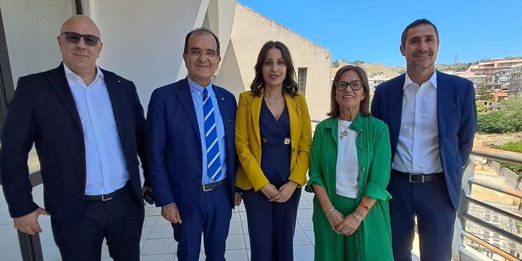 Statuto Calabria, via libera al referendum sui sottosegretari. L’opposizione: «Occhiuto vuole sprecare altri soldi per poltrone inutili?»