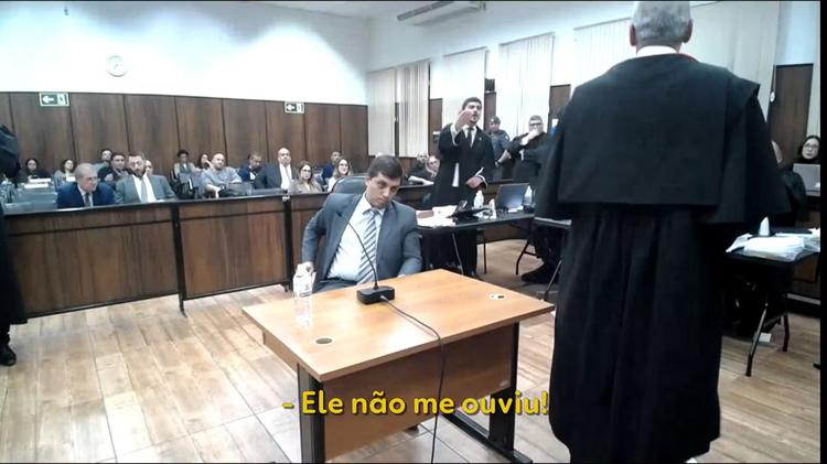 Vídeos mostram bate-boca no julgamento de PMs acusados de matar delator do PCC