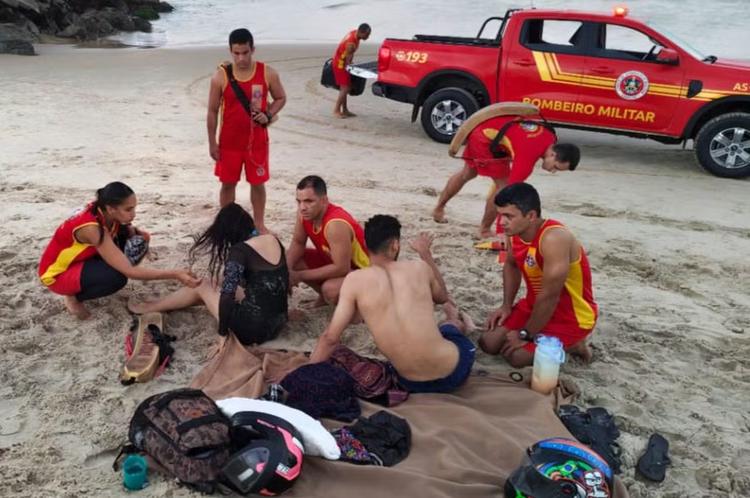 Casal é resgatado após se afogar em praia de Aracaju