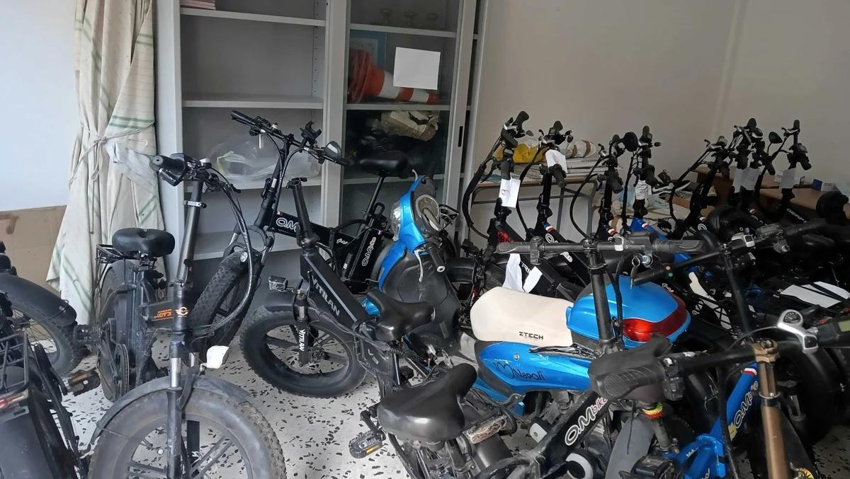 Battipaglia, maxi operazione della Polizia Locale: sequestrate 30 e-bike truccate