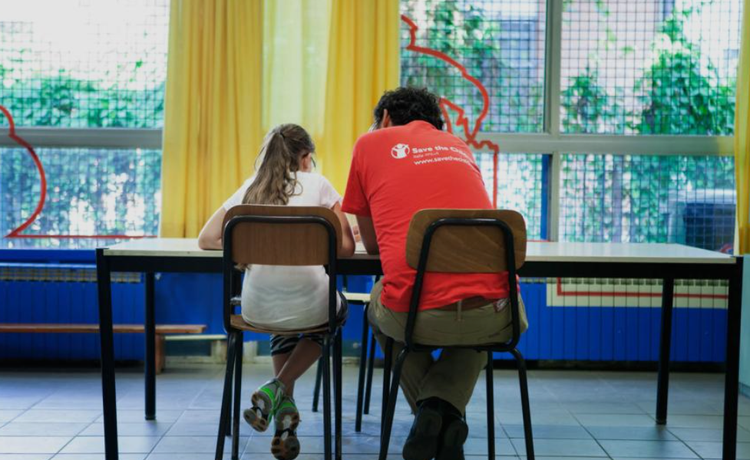 Minori e povertà, l’allarme di Save the Children: “A Palermo e Catania oltre un giovane su due non studia né lavora”