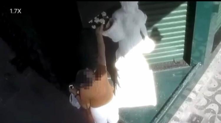 VÍDEO: Após reinstalação, estátua vandalizada é alvo de novo crime em Divinópolis