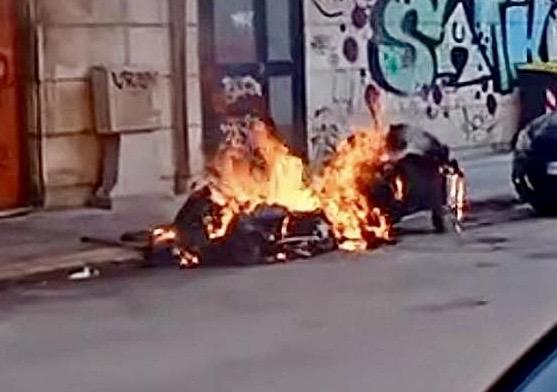 Foggia, quartiere Ferrovia: tre cassonetti incendiati