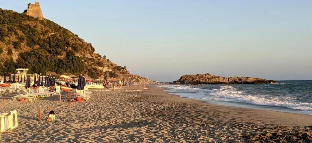 Ascea Marina, blitz della Guardia Costiera, occupazione abusiva del demanio marittimo: sequestrate attrezzature