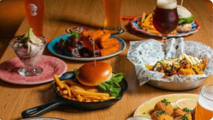 A mesa que reúne Brasil, Argentina e Paraguai: Gastronomia no Destino Iguaçu
