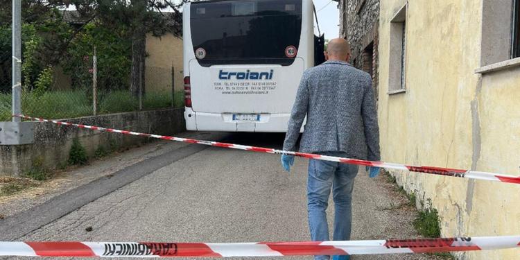 Presa a martellate dal marito sul bus, morta dopo cinque mesi