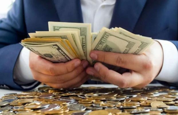 خطأ بنكي يضع أذربيجانيا بين أغنى أغنياء العالم!