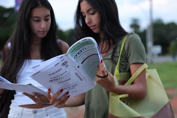 Um mês para o Enem 2026: o que ainda vale a pena estudar e revisar