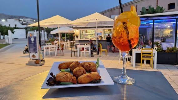 ✨ Questa sera vi aspettiamo a Villa a Mare! 🌅 Una piacevole serata estiva nella splendida cornice del Lungomare Peppino...