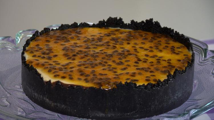 Aprenda a fazer torta de maracujá com chocolate no Chef JPB