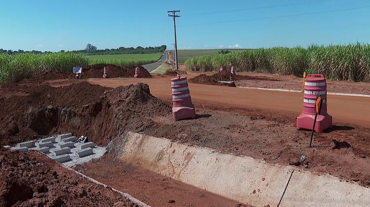 Após 1 ano, moradores esperam por conclusão de pavimentação de 6 km de estrada em Ribeirão Preto
