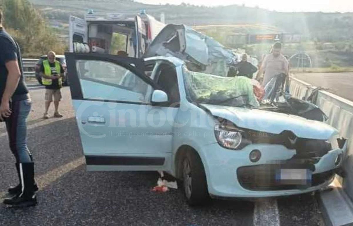 Tragedia sulla A2: auto tampona camion, un morto e feriti nel Salernitano