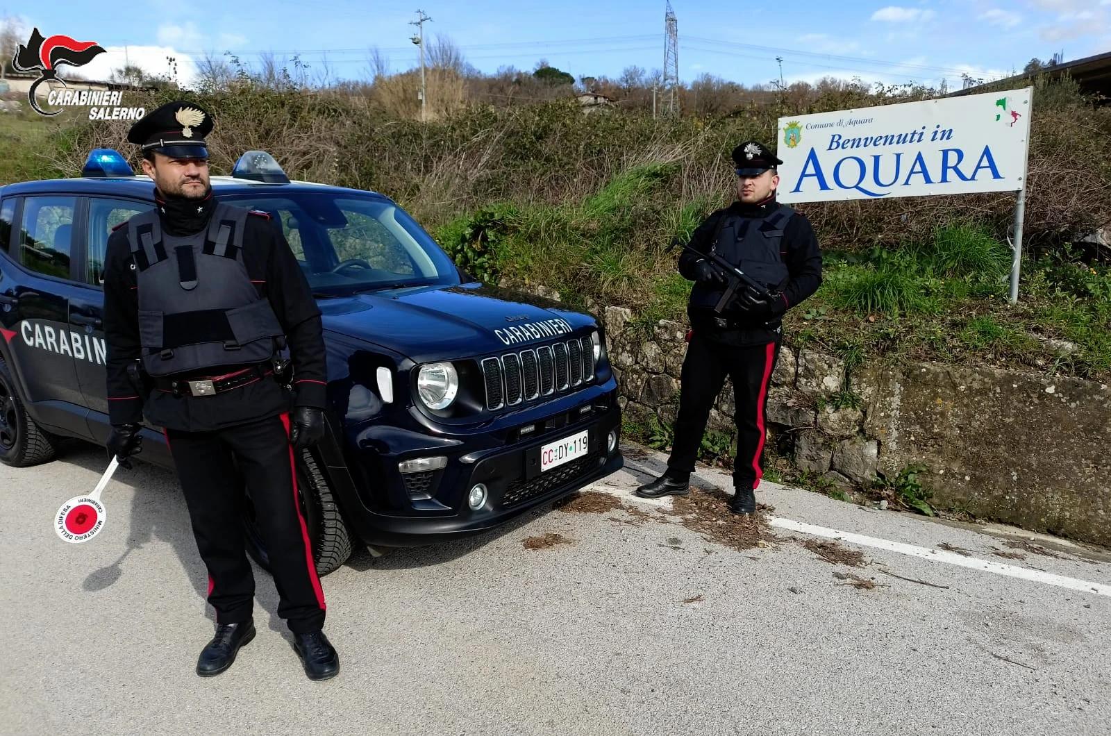 Minaccia la famiglia con un martello ad Aquara: arrestato un 47enne