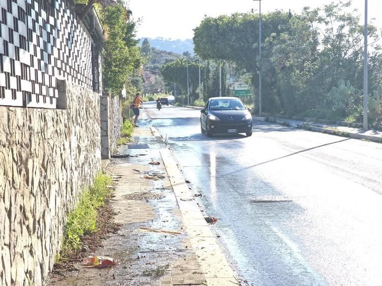 Si informano i cittadini che la fuoriuscita d’acqua lungo la strada in contrada Vallone di Falco proviene dall’adduttore...