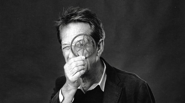 Chema Madoz, fotógrafo: "Las imágenes creadas con IA son sorprendentes, pero les falta el alma"