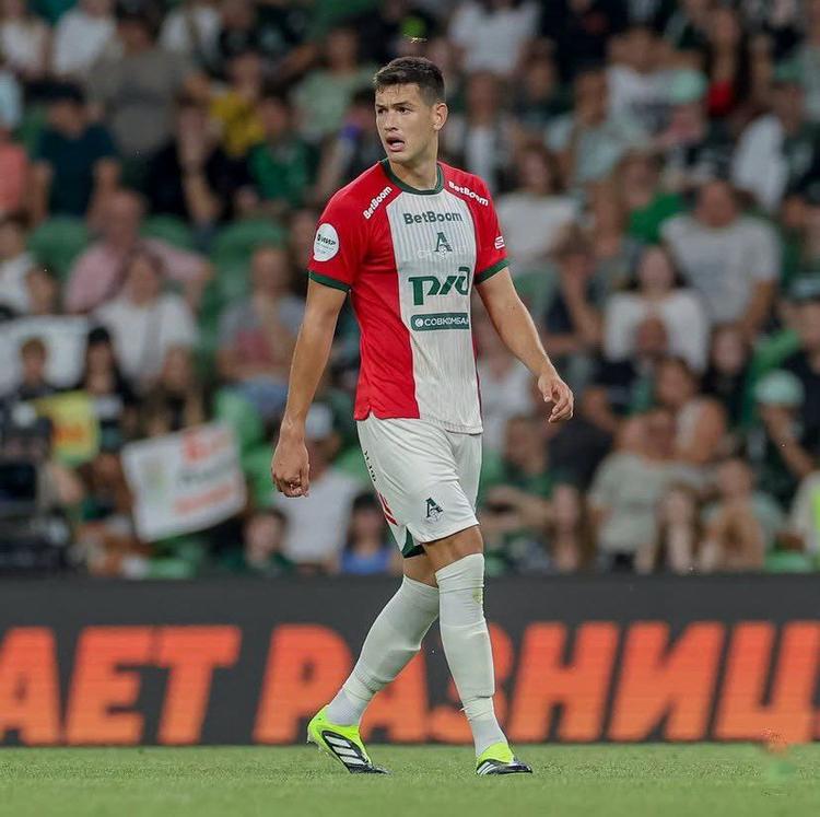 ¡Preocupación en el Tri! César Montes sale lesionado en el derbi de Moscú