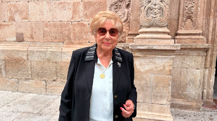 Lolita Pujalte, nombrada presidenta honorífica de las Amas de Casa de Aspe por su papel pionero en la asociación
