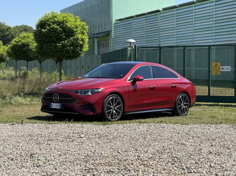 Mercedes CLA Hybrid: come va la nuova berlina coupè tedesca