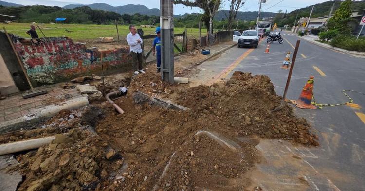 Nova tubulação de mais de 400 metros melhora abastecimento de água no Bairro Nova Esperança, em Balneário Camboriú&nbsp;