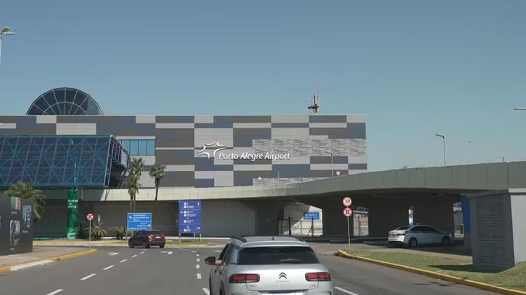 Jovem presa com 2,8 quilos de cocaína amarrados ao corpo em aeroporto de Porto Alegre é condenada por tráfico internacional