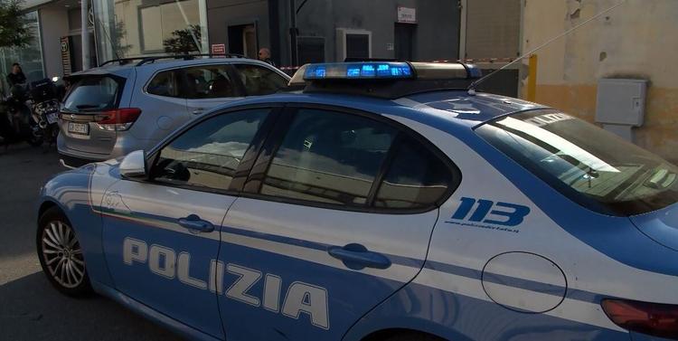 Milano, precipita per 15 metri in piazza Gae Aulenti: morto un ragazzo di 21 anni