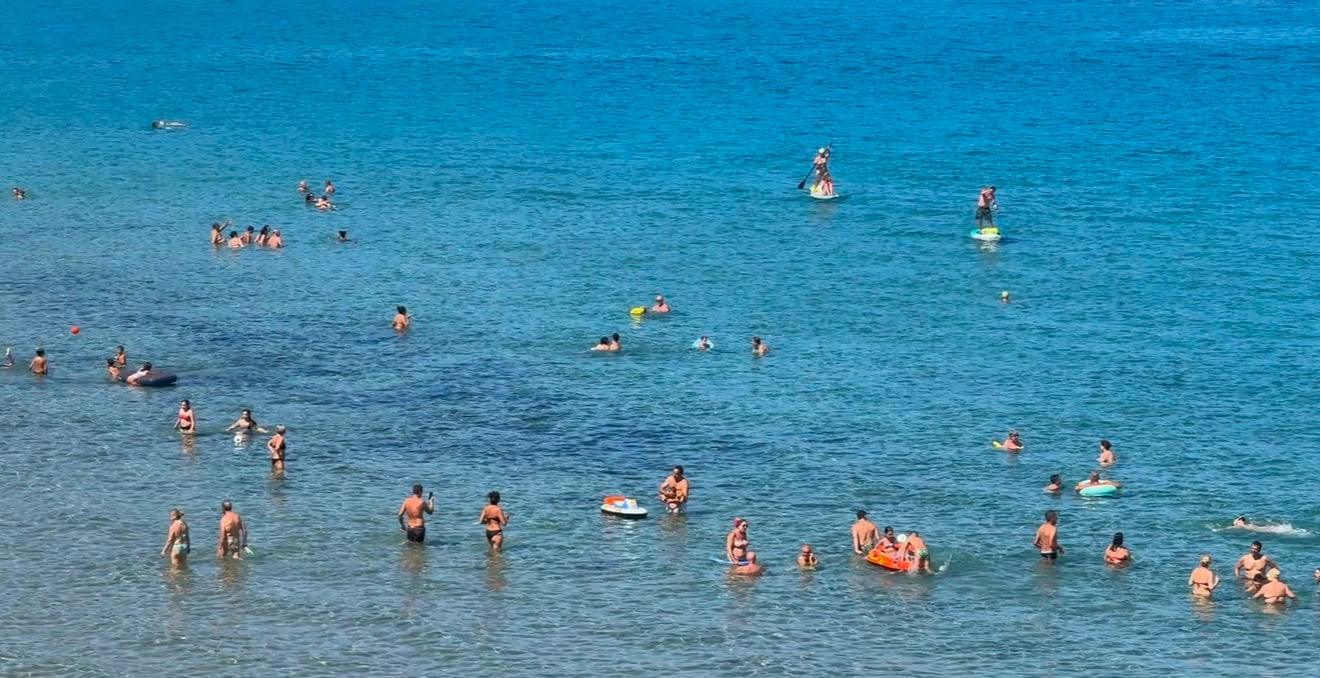 Mare di Salerno promosso dall’Arpac: acque eccellenti a Vietri e nel Cilento, frenata a Battipaglia